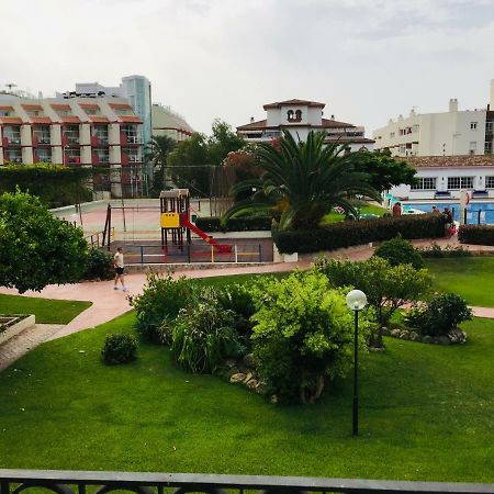 Carihuela Palace Beach Apartment Torremolinos Bagian luar foto