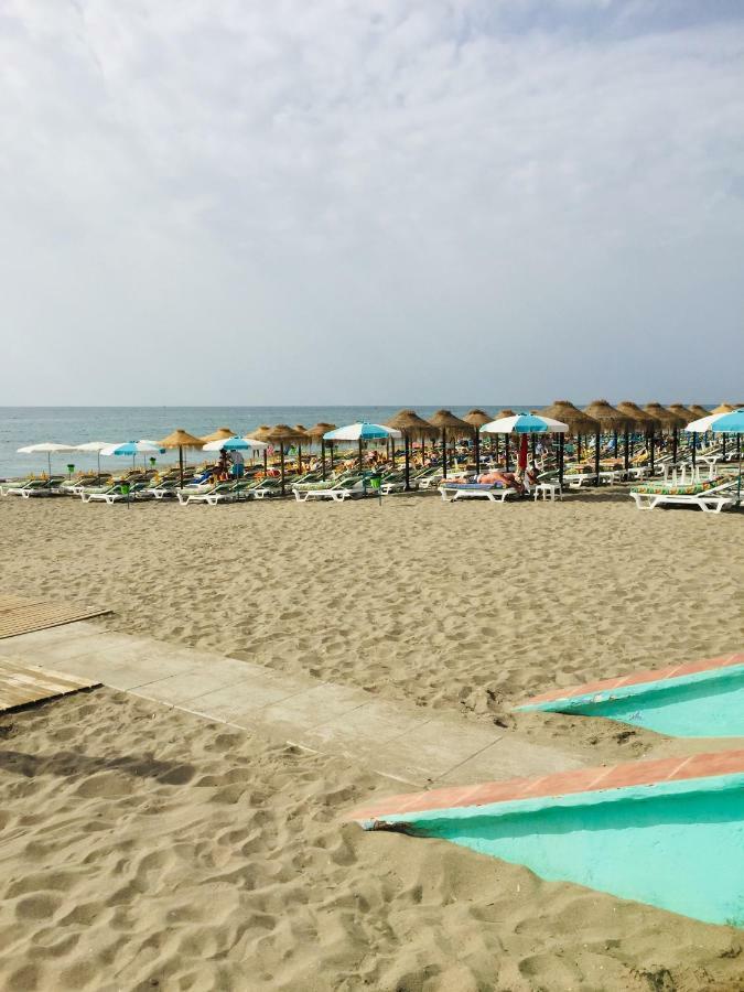 Carihuela Palace Beach Apartment Torremolinos Bagian luar foto