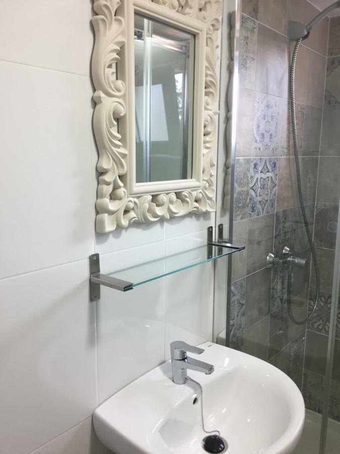 Carihuela Palace Beach Apartment Torremolinos Bagian luar foto