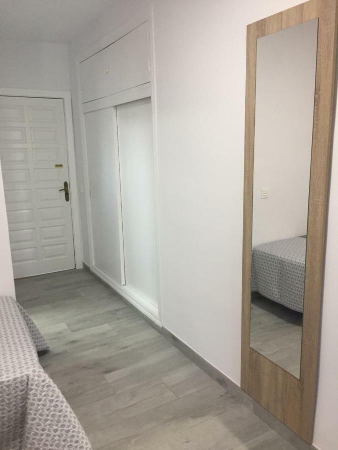Carihuela Palace Beach Apartment Torremolinos Bagian luar foto