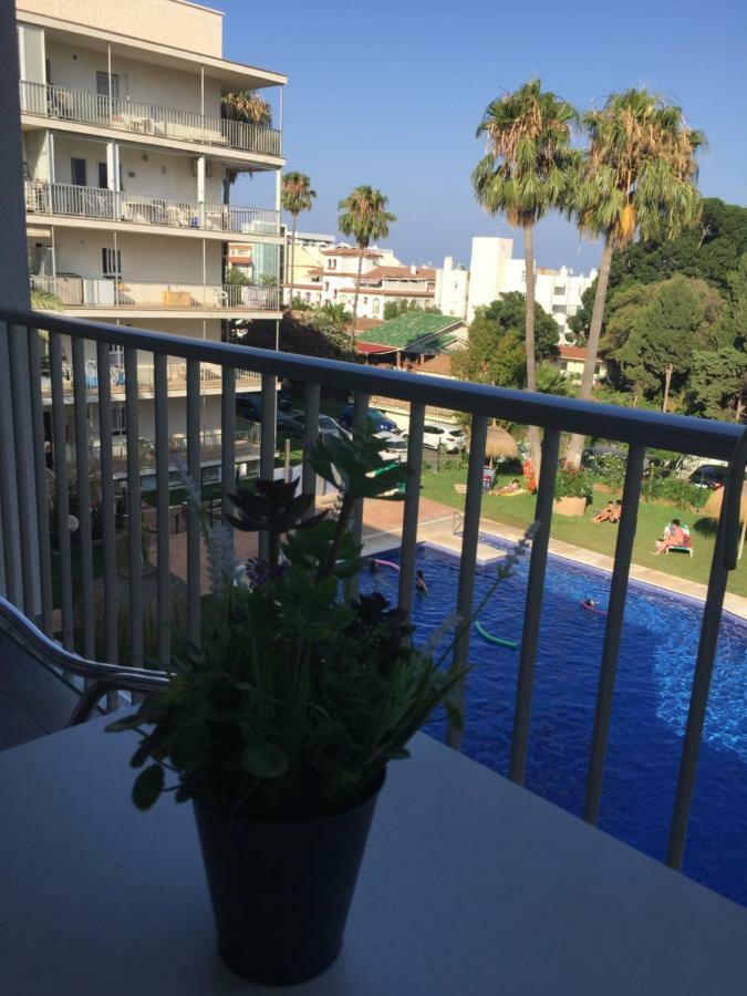 Carihuela Palace Beach Apartment Torremolinos Bagian luar foto
