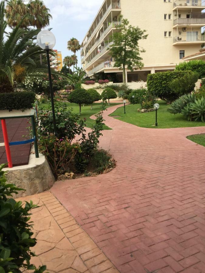 Carihuela Palace Beach Apartment Torremolinos Bagian luar foto