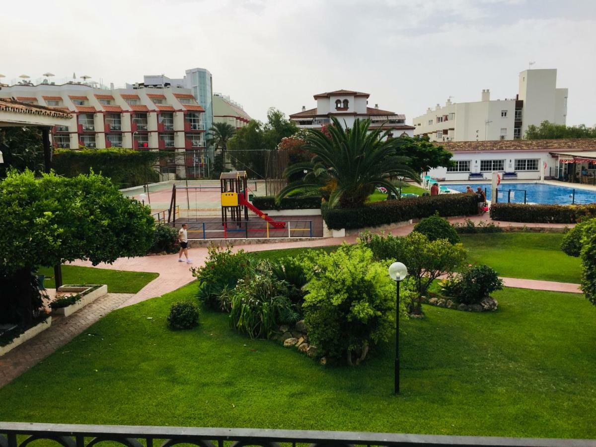 Carihuela Palace Beach Apartment Torremolinos Bagian luar foto