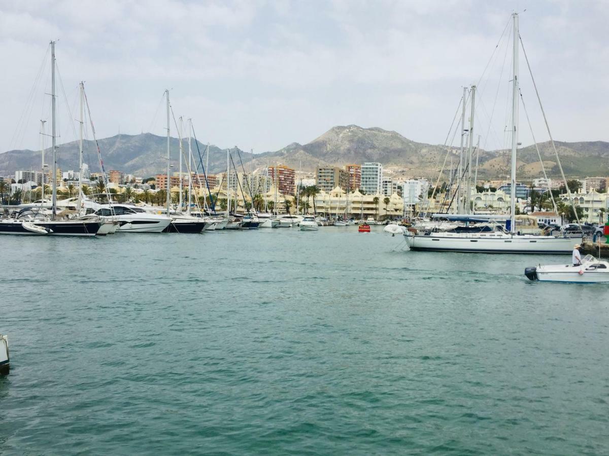 Carihuela Palace Beach Apartment Torremolinos Bagian luar foto
