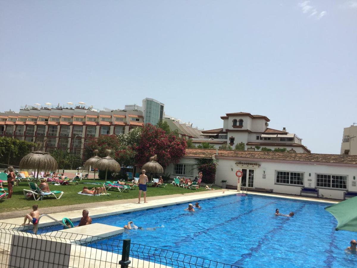 Carihuela Palace Beach Apartment Torremolinos Bagian luar foto